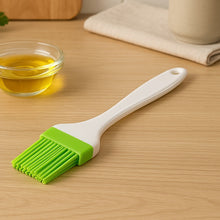 Silicone Kitchen Oil Spatula Brush with Handle Pastry / Cake Brush (17 cm / 1 Pc)